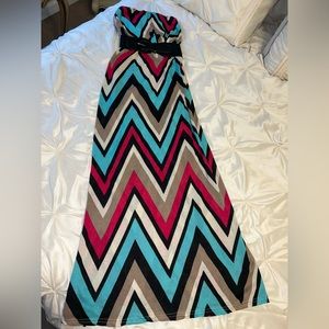 Beautiful Summer Dress! Vibrant colors! Size medium.